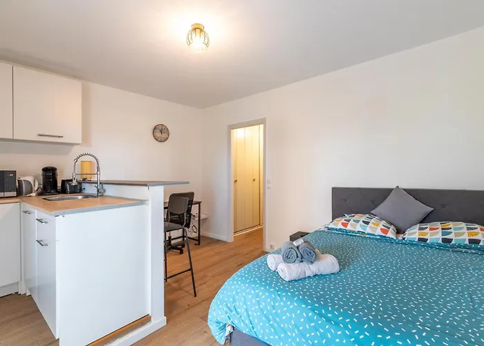 Avec Terrasse Vue Jardin 아파트 앙티브