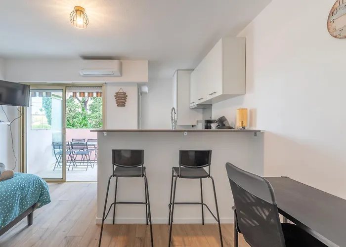 Avec Terrasse Vue Jardin 아파트 앙티브